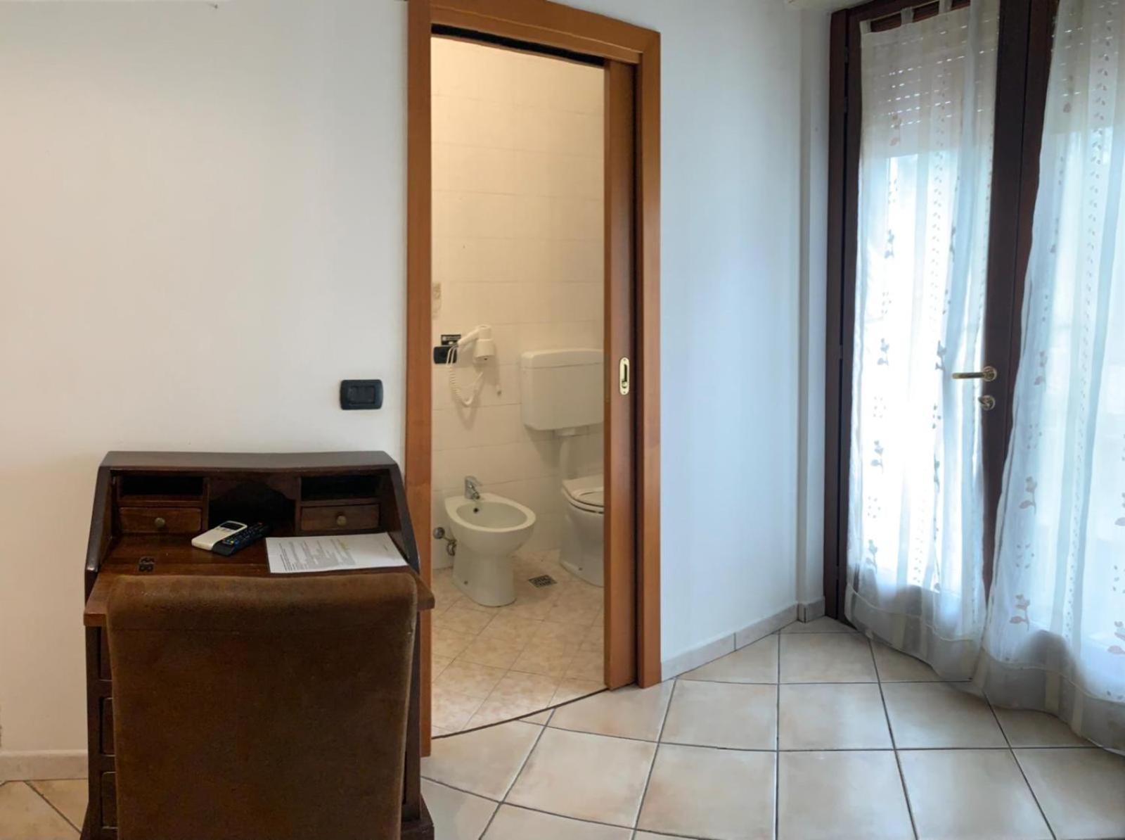 La Terrazza Hotell Peschiera del Garda Exteriör bild