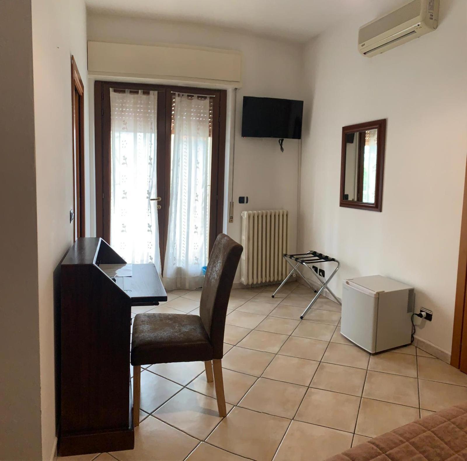La Terrazza Hotell Peschiera del Garda Exteriör bild