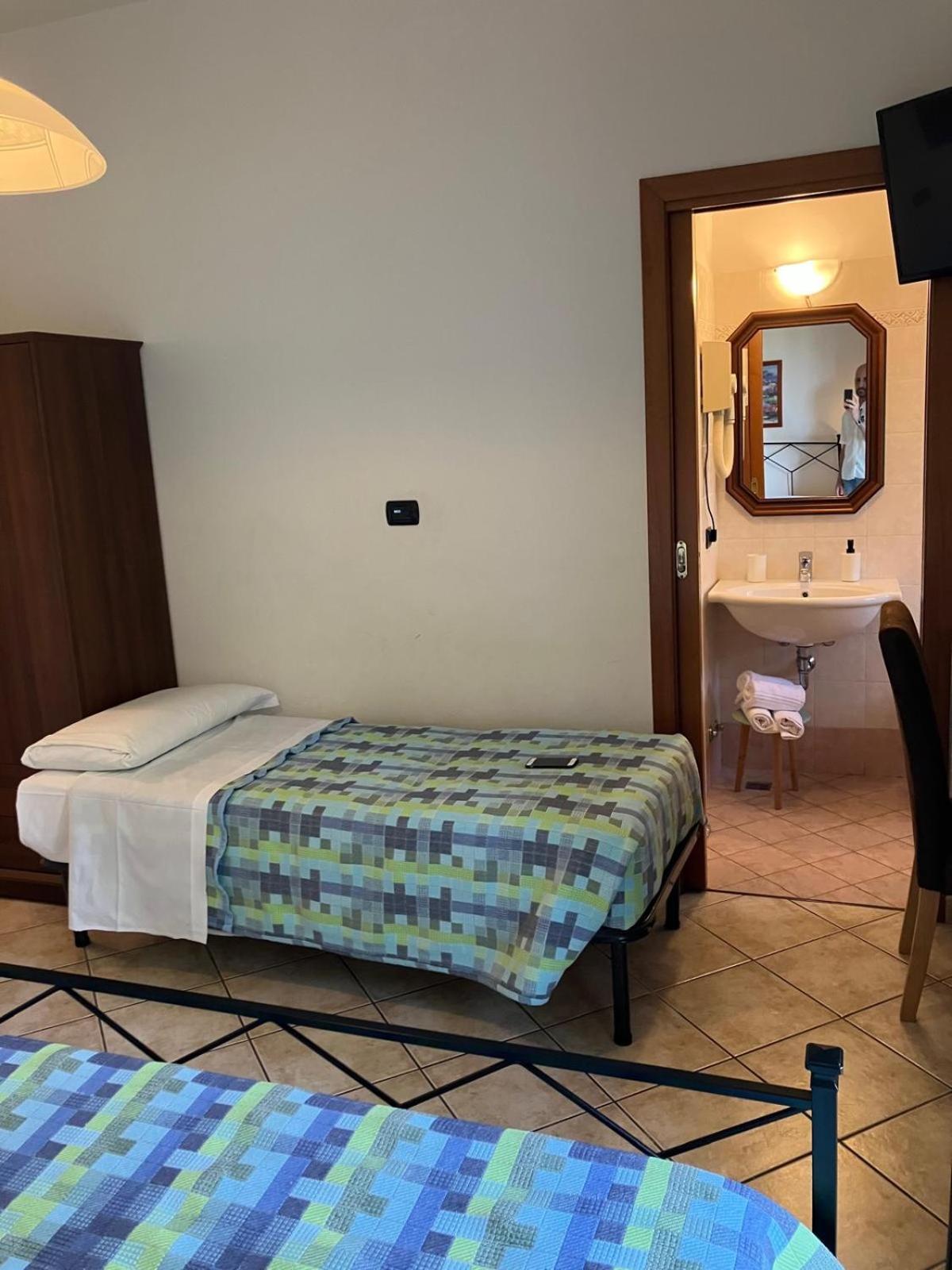 La Terrazza Hotell Peschiera del Garda Exteriör bild